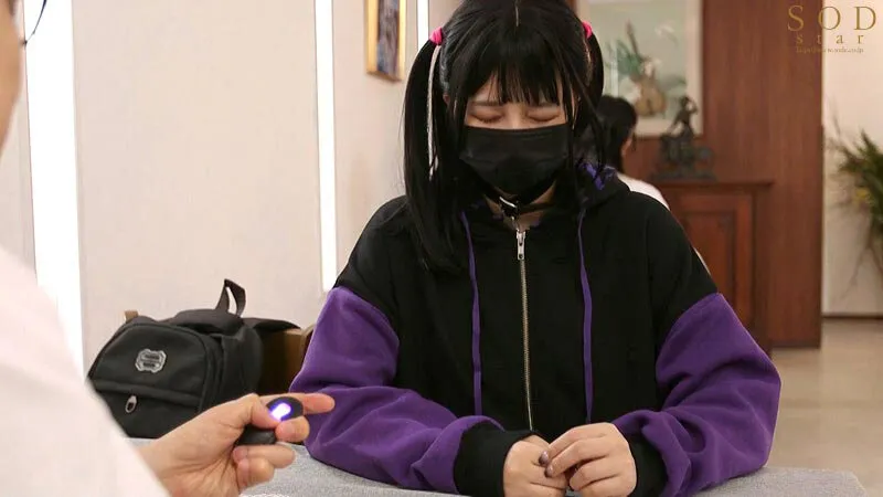 唯井真寻化身地雷系女学生！大人气H漫《我辞去家庭教师的原因》真人AV化